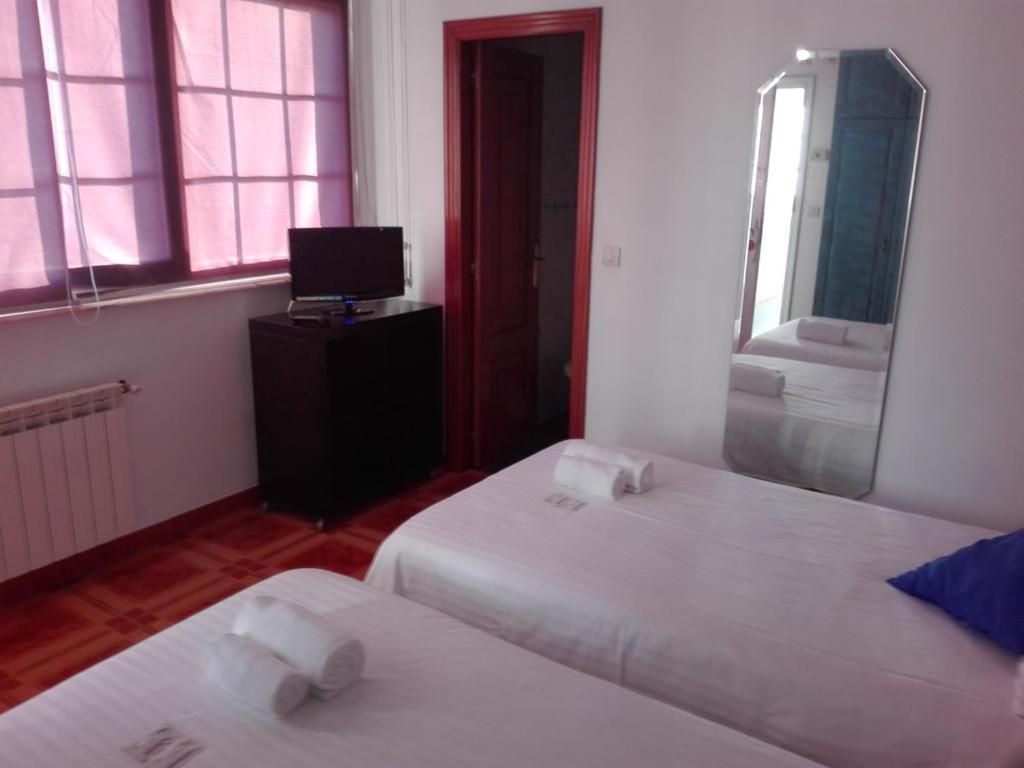 Hotel Corcubion Playa De Quenxe Room photo