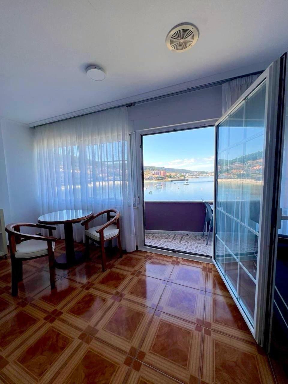 Hotel Corcubion Playa De Quenxe Room photo