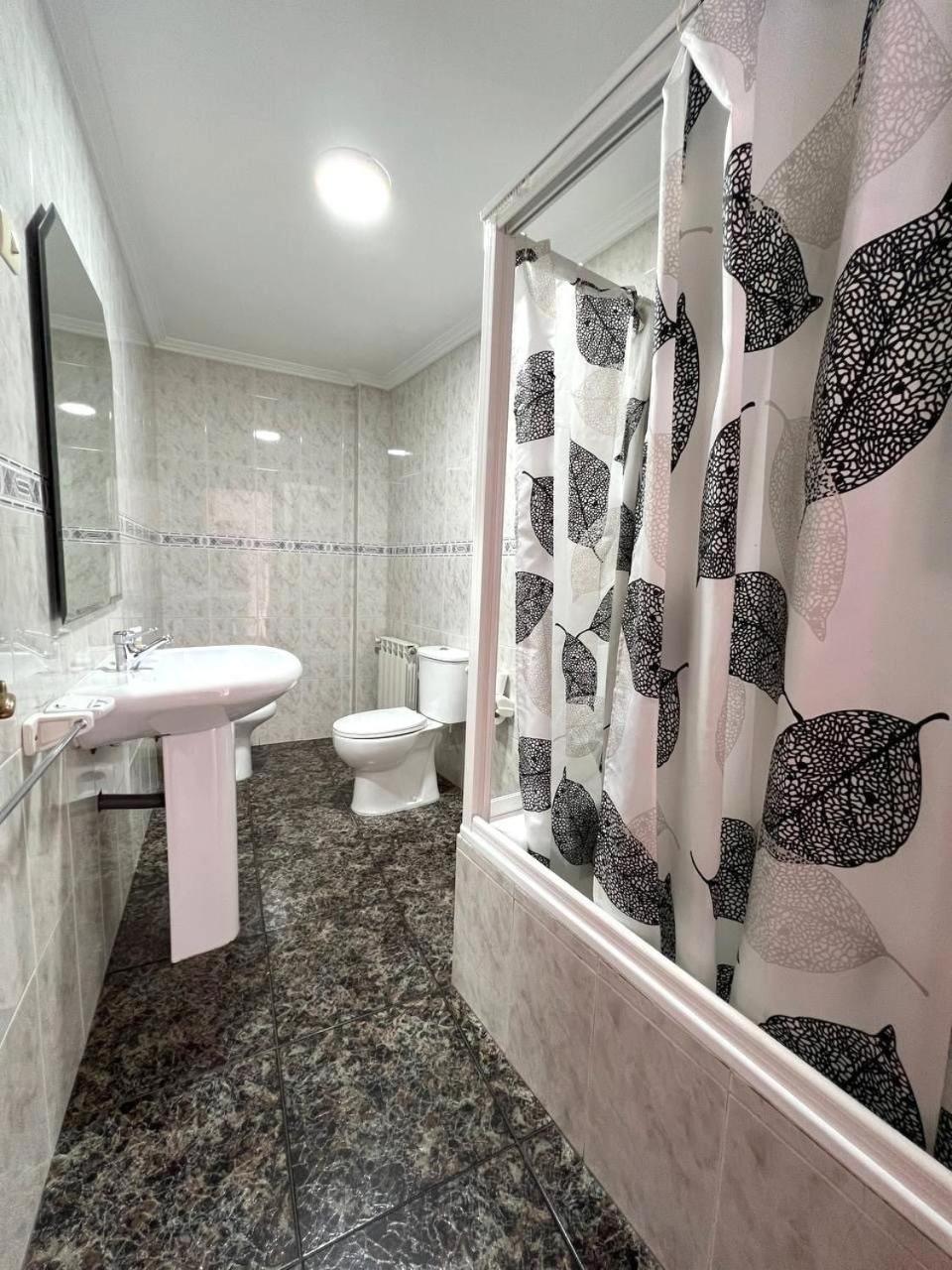 Hotel Corcubion Playa De Quenxe Room photo